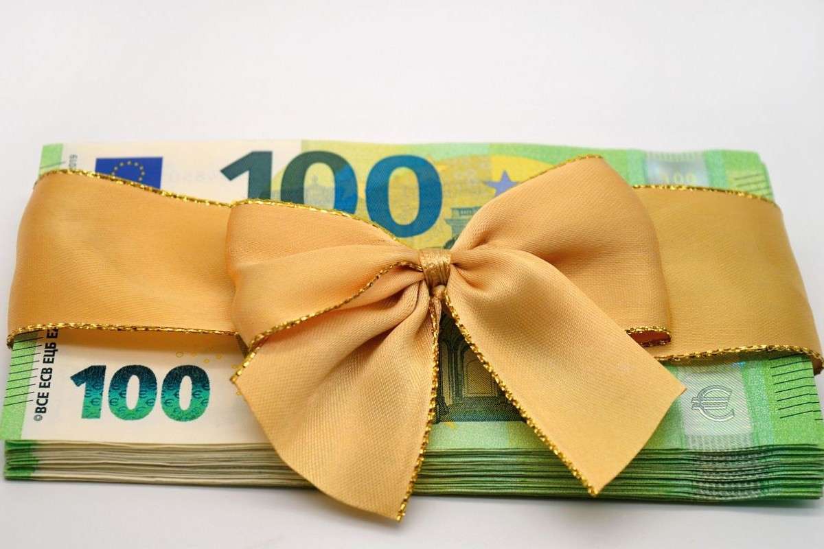banconote 100 euro fiocco